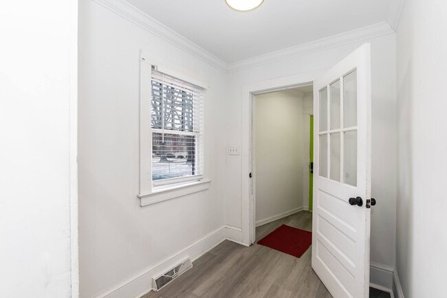 Building Photo - Three Bedroom Home!