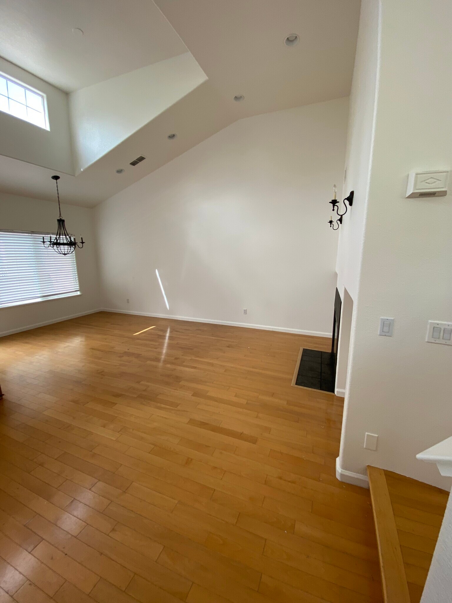 Building Photo - 1240 Kondos Ave