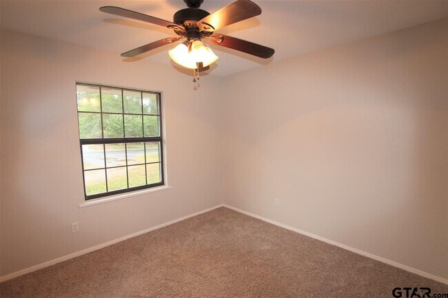 Building Photo - 15711 Echo Glen Dr
