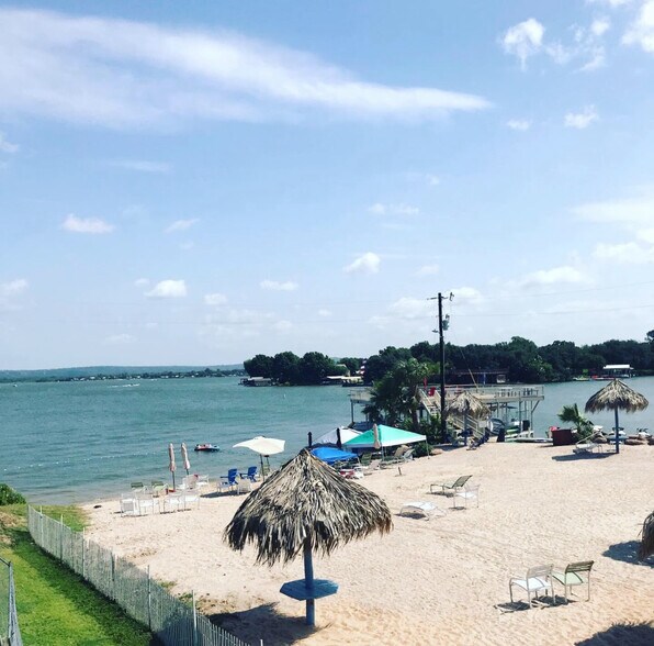 Building Photo - 604 Highcrest Dr