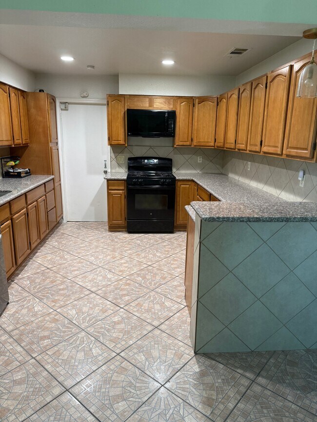 Building Photo - 5018 Village Way