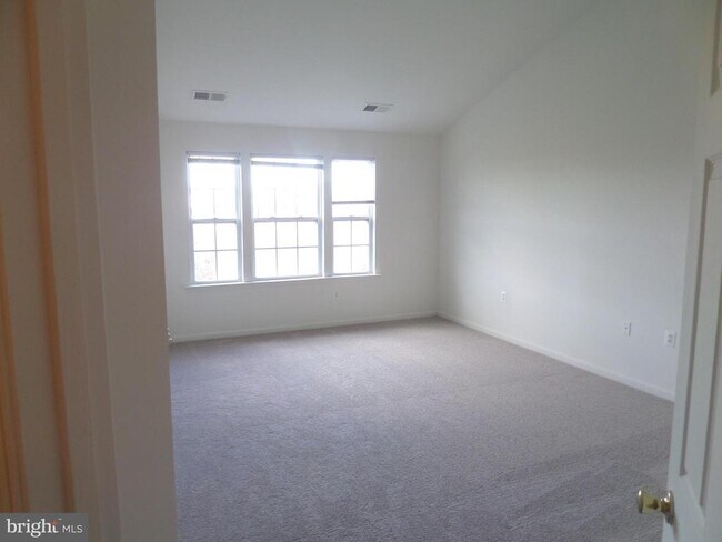 Building Photo - 836 Linfield Terrace NE
