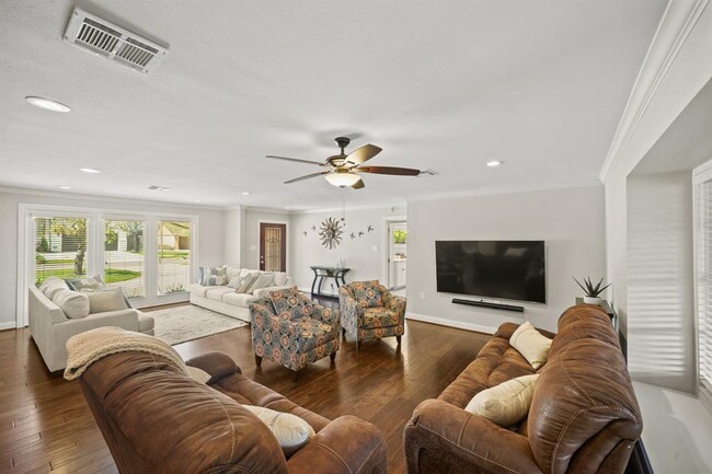 Building Photo - 4943 Cheena Dr