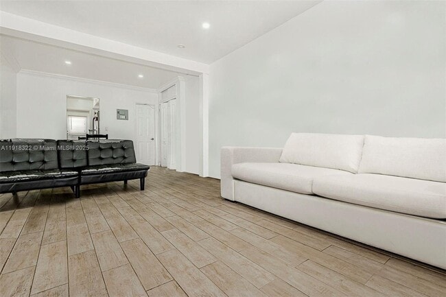 Building Photo - 719 Euclid Ave