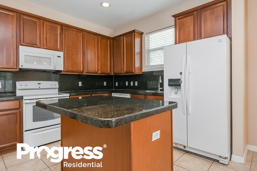 Building Photo - 537 Breezy Oak Way