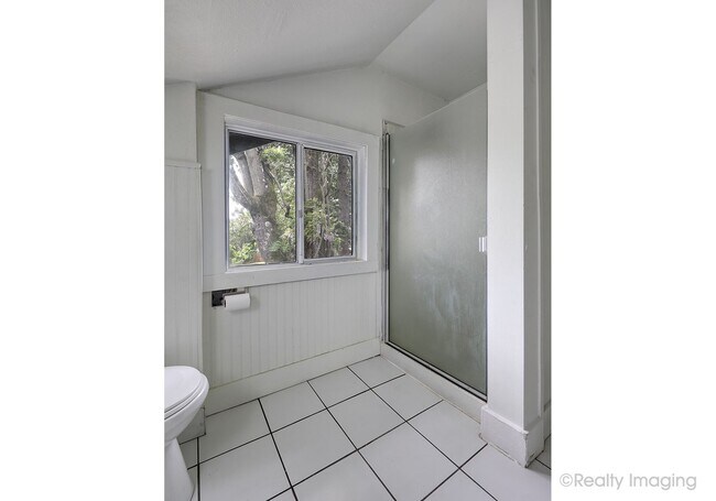 Building Photo - 6015-6017 SE 99th Ave