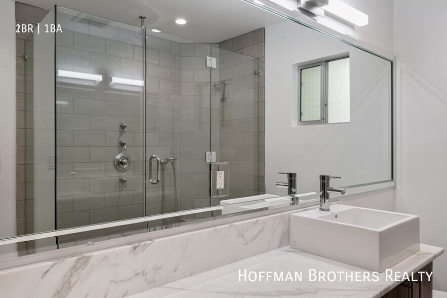 Building Photo - 1148 N Clark St