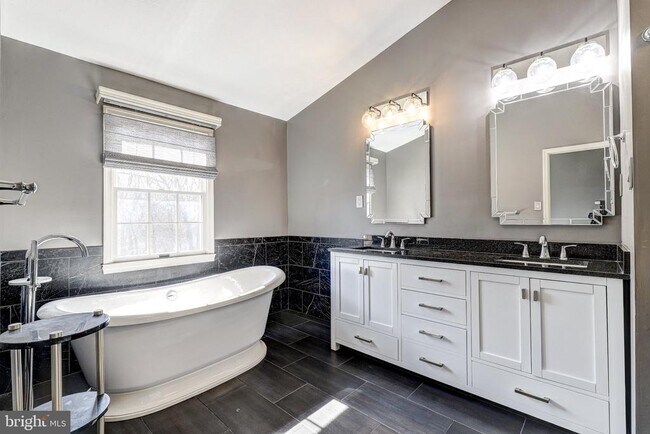 Building Photo - 2733 Quarry Heights Way