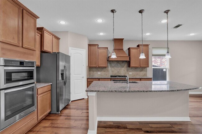 Building Photo - Located in McKinney's desirable Erwin Farms, this beautiful home exudes modern elegance and pract...