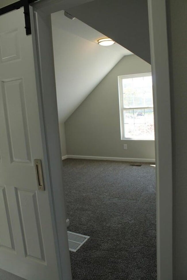 Building Photo - Modern Elegance Meets Comfort – Fully Remo...