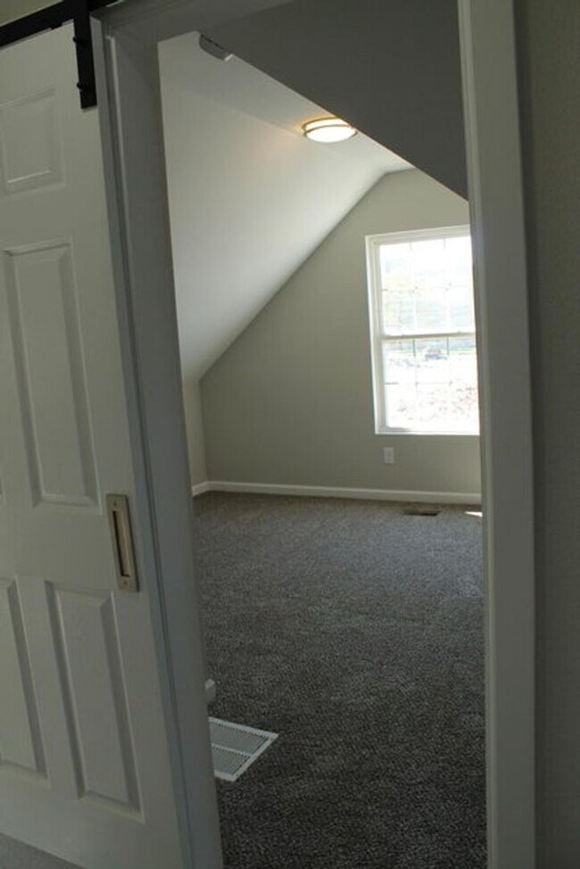 Building Photo - Modern Elegance Meets Comfort – Fully Remodeled 4BR/2BA Dream Home!