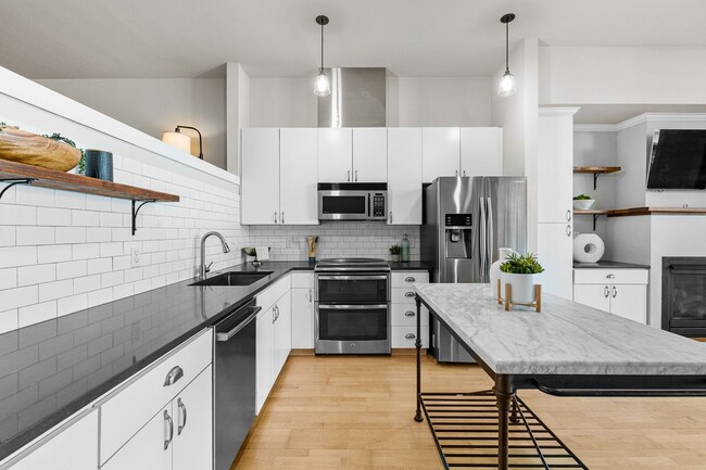 Building Photo - Portal Condominiums ~ Queen Anne