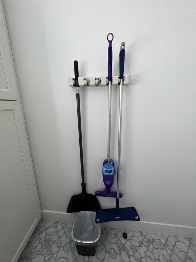 Building Photo - 2bd, 2ba Reno Bungalow in the Riverwalk Di...