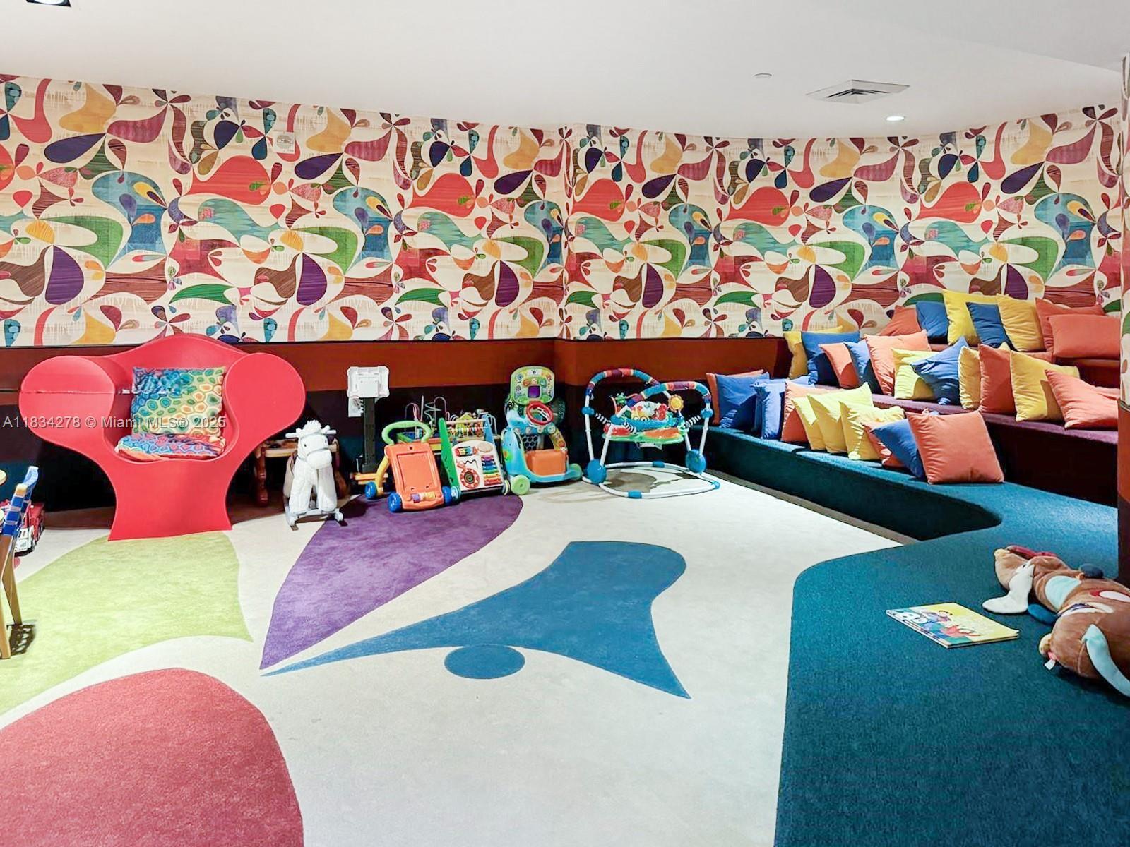 Building Photo - 2020 N Bayshore Dr