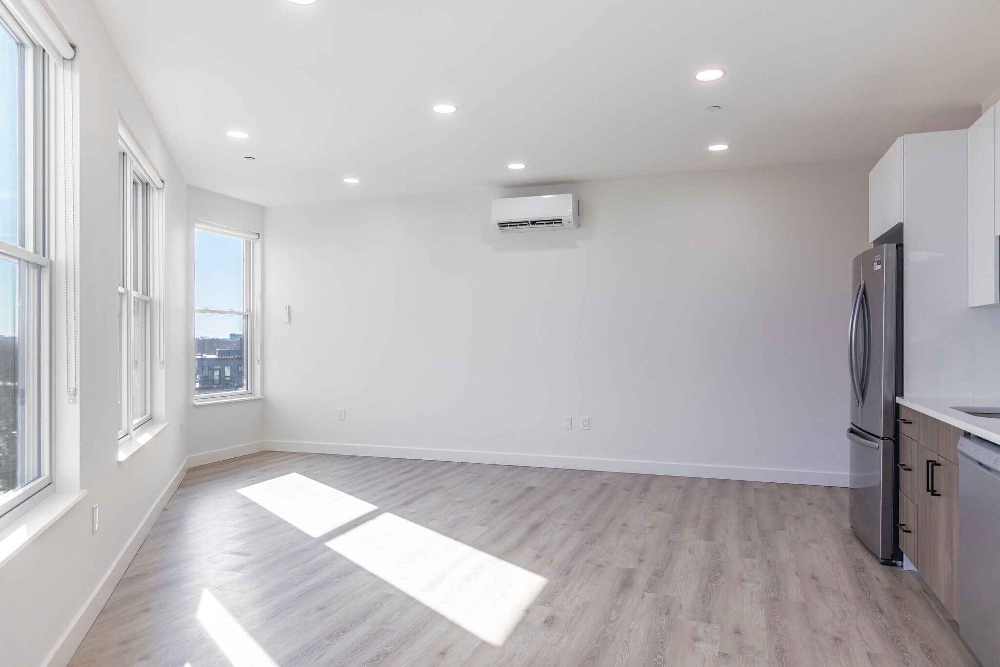 Building Photo - 319 Broadway