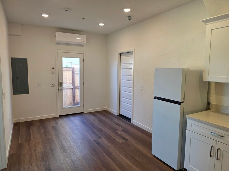 Building Photo - 10221 Terra Franca Way