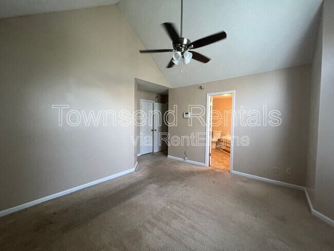 Building Photo - 950 Stewarts Creek Dr
