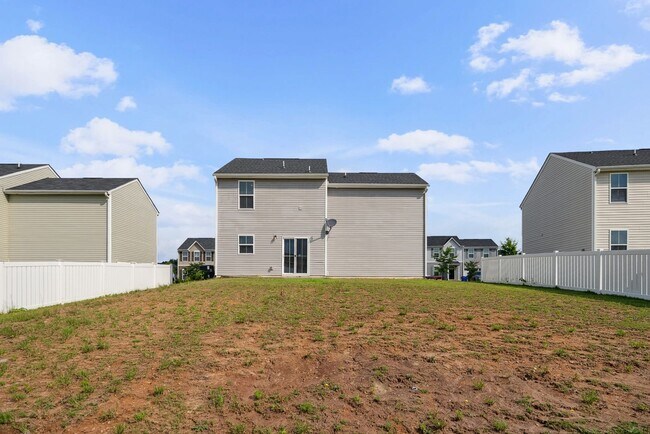 Building Photo - ?Beautifully F?resh Painted Carpetless 4-B...