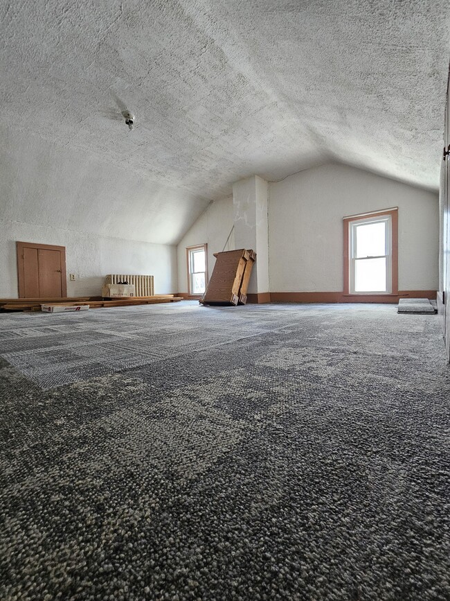 Building Photo - 154 E Catawissa St