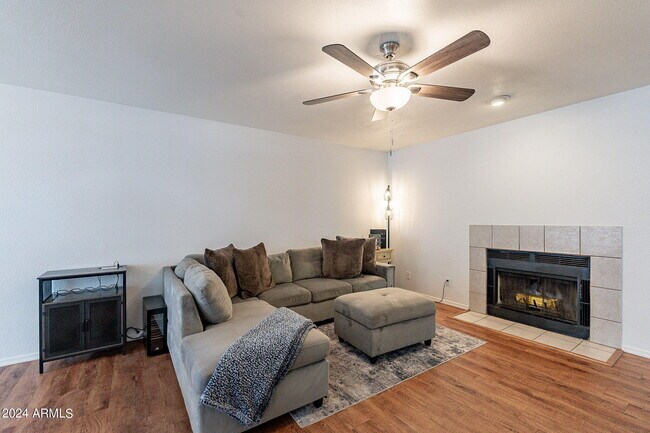 Building Photo - 850 S River Dr
