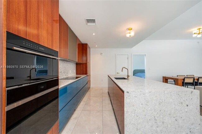 Building Photo - 2678 Tigertail Ave