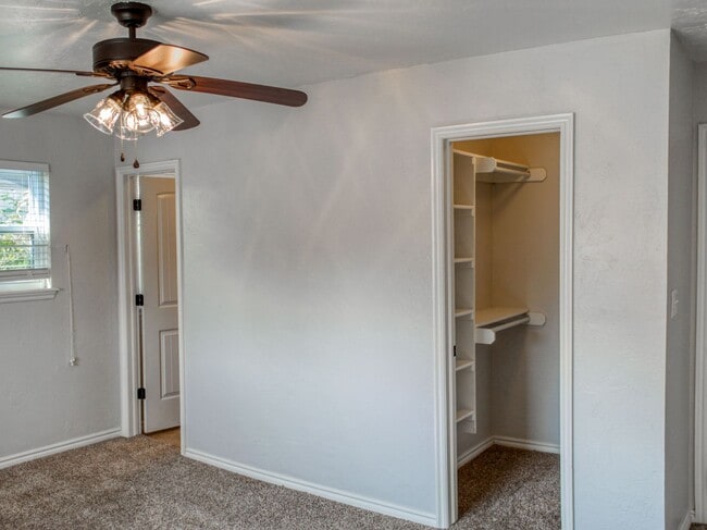 Building Photo - 3 Bedroom 2 Bath home in Shawnee!