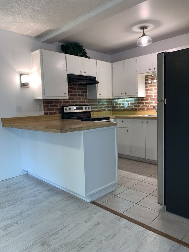 Building Photo - Ground floor Oasis -  1BD/1.5BA