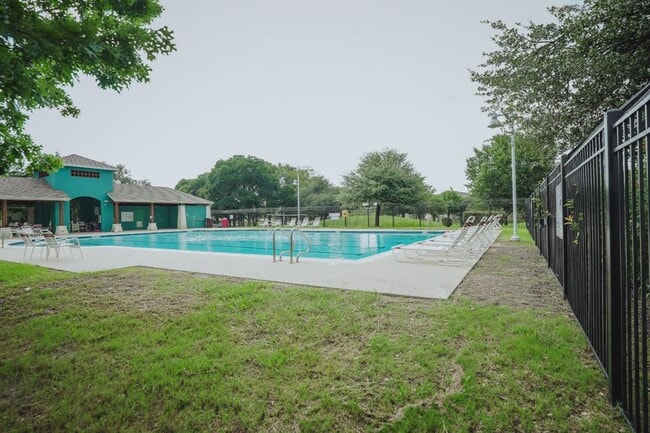 Building Photo - 505 Trinity Bend
