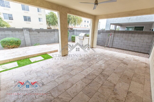 Building Photo - 2095 S Saguaro Dr