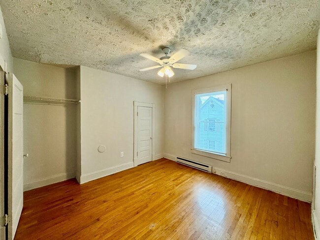 Building Photo - 215 N Mecklenburg Ave