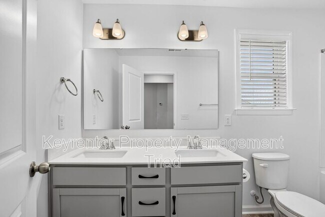 Building Photo - 3012 Highlander Pt