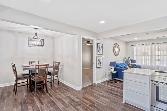 Building Photo - 8170 Huntington Dr