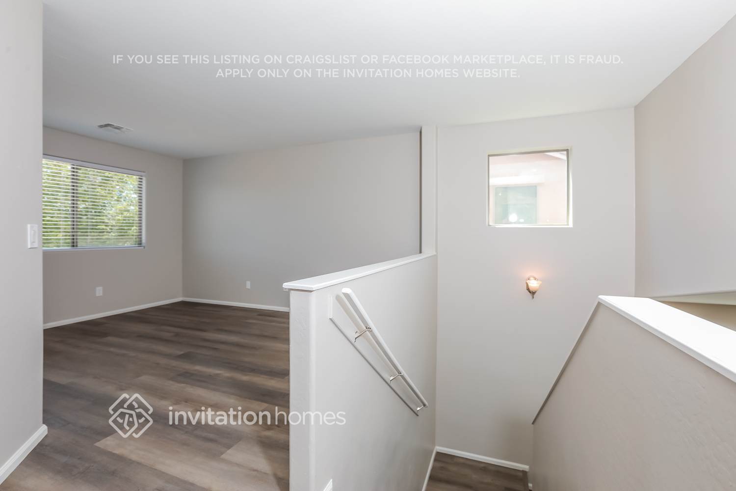 Building Photo - 1382 E Penny Ln