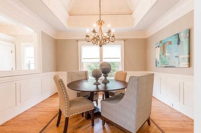 Building Photo - 1106 McLynn Ave NE