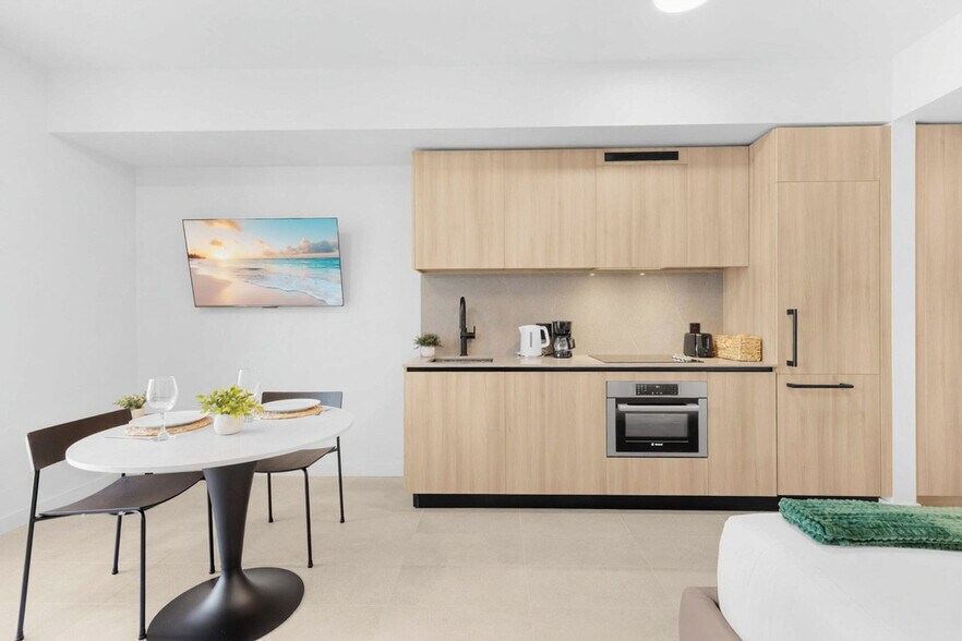 Building Photo - 501 NE 1st Ave