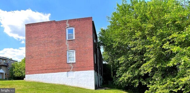 Building Photo - 3919 Pascal Ave