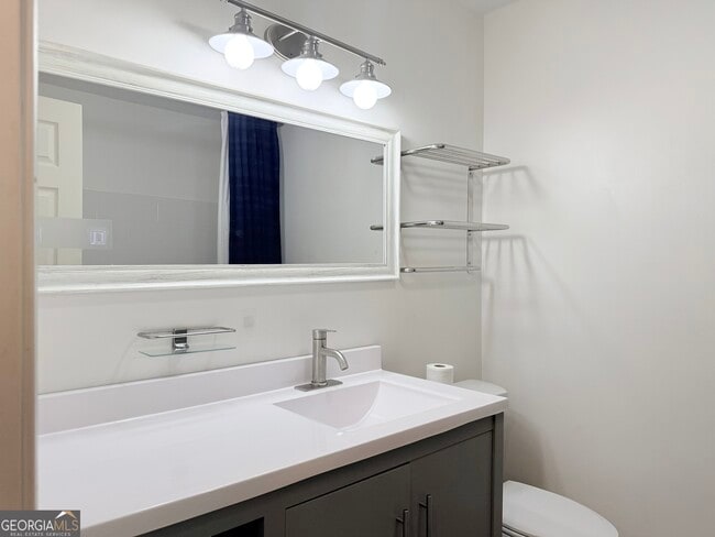 Building Photo - 239 Pope St