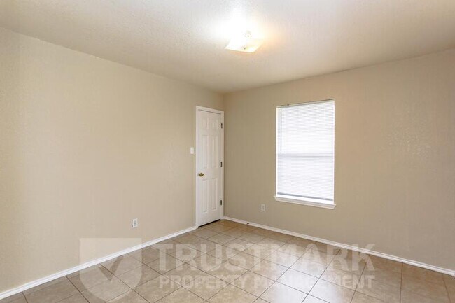 Building Photo - 4409 July Dr