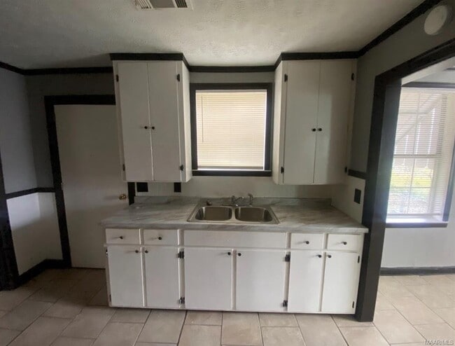 Building Photo - 3577 Whiting Ave