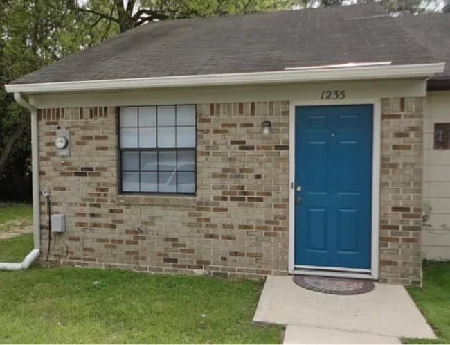 Primary Photo - 1235 Continental Ct