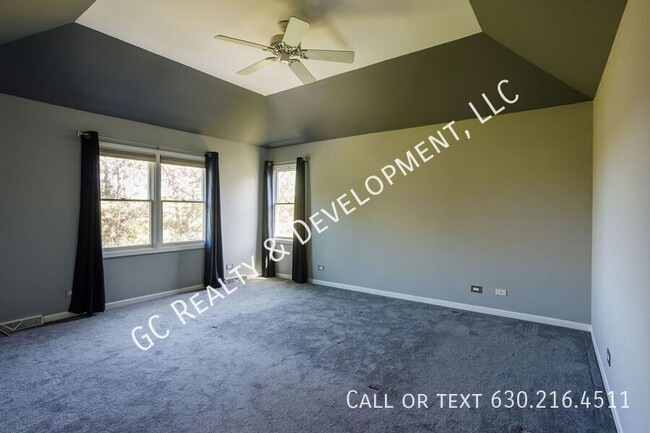 Building Photo - 810 Clarendon Ln