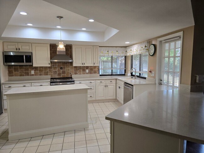 Building Photo - Be Home for the Holidays!