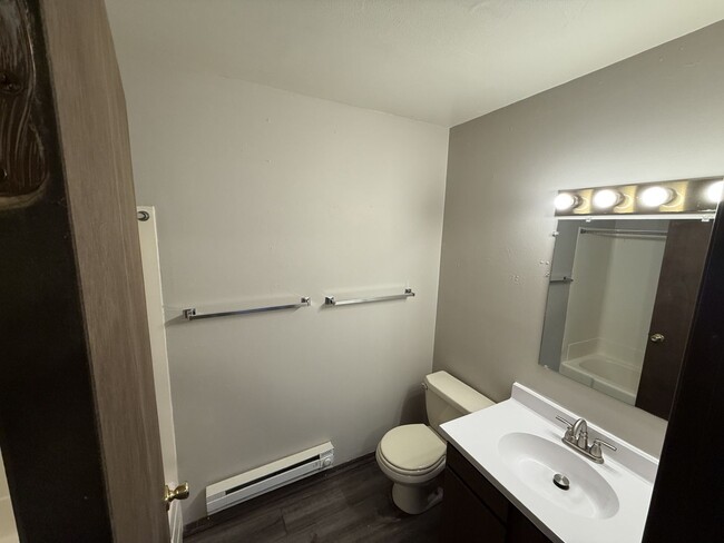 Building Photo - 1710 La Cres St