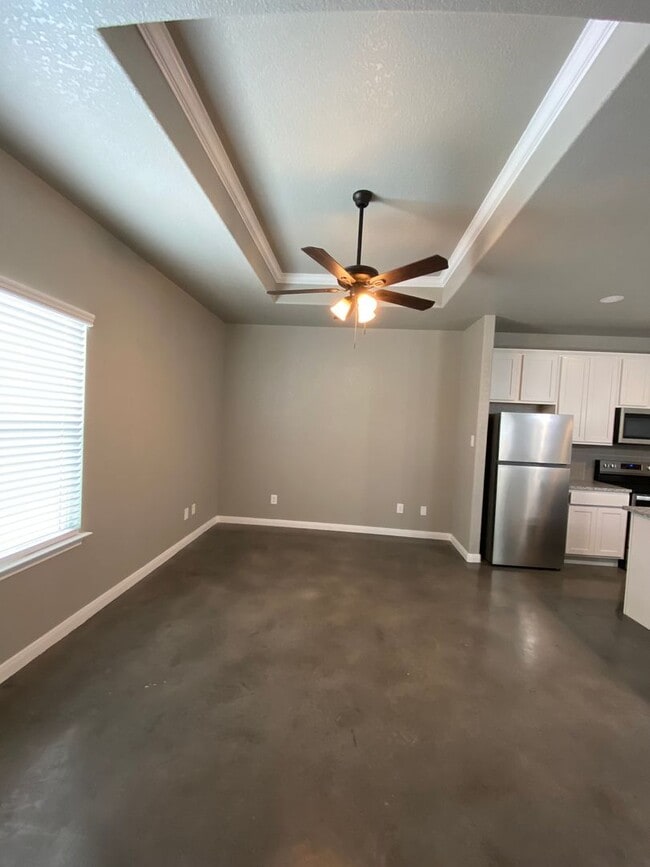 Building Photo - Beautiful Duplex in Seguin!