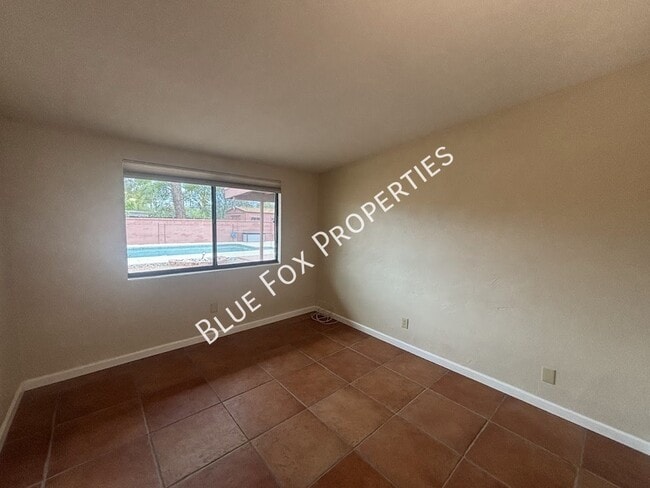 Building Photo - 729 N Alamo Ave