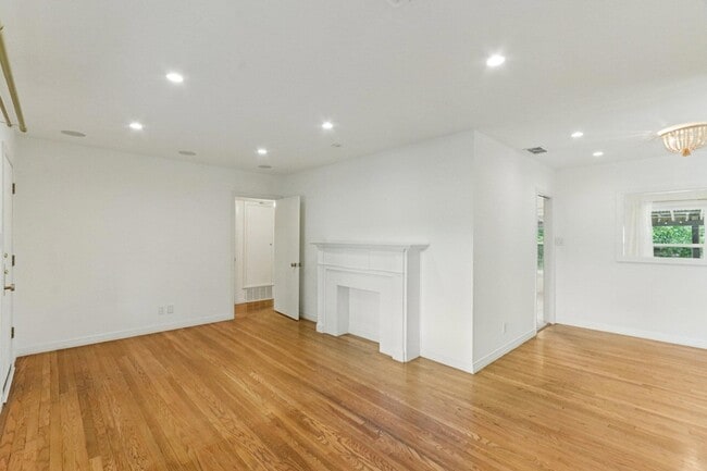 Building Photo - 1303 Morrow St