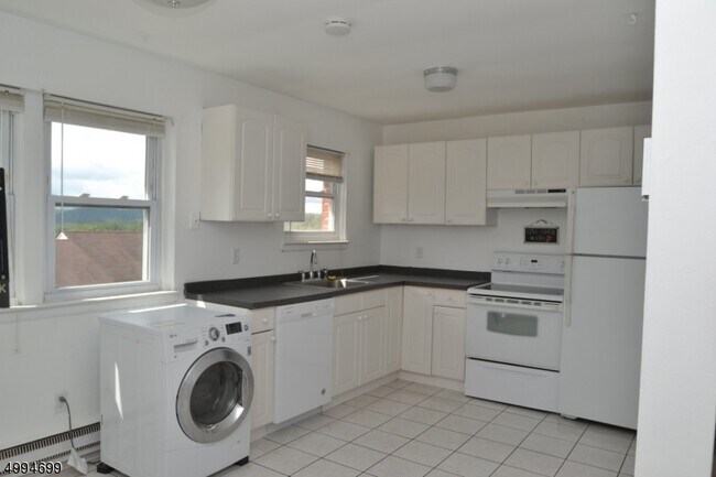 Building Photo - 322 Richard Mine Rd