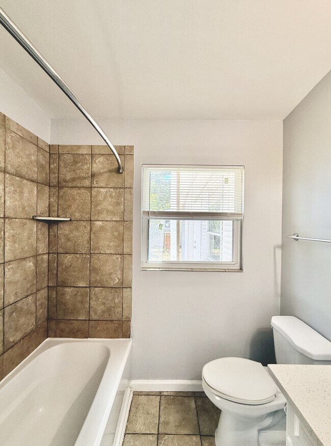 Building Photo - 7111 Onyx Dr N