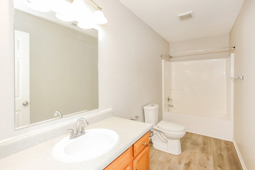 Building Photo - 109 Lockerbie Ln