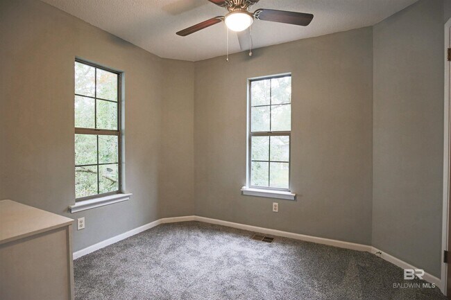 Building Photo - 509 Fels Ave